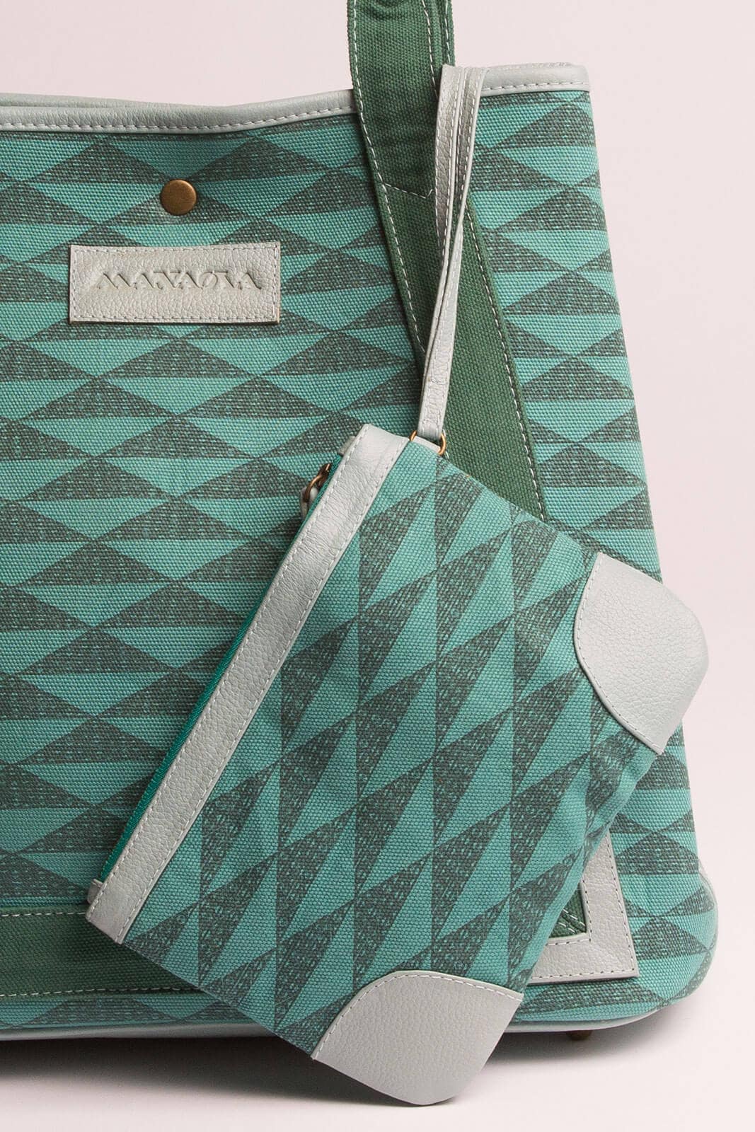 Manaola wristlet in green and teal