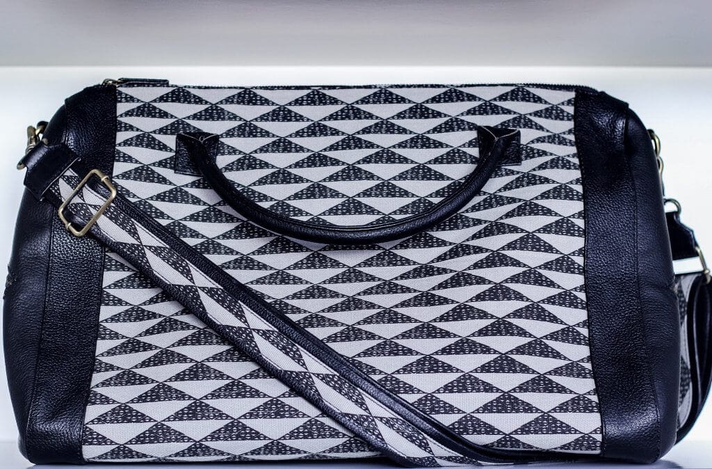 Manaola Black and White Duffle Bag