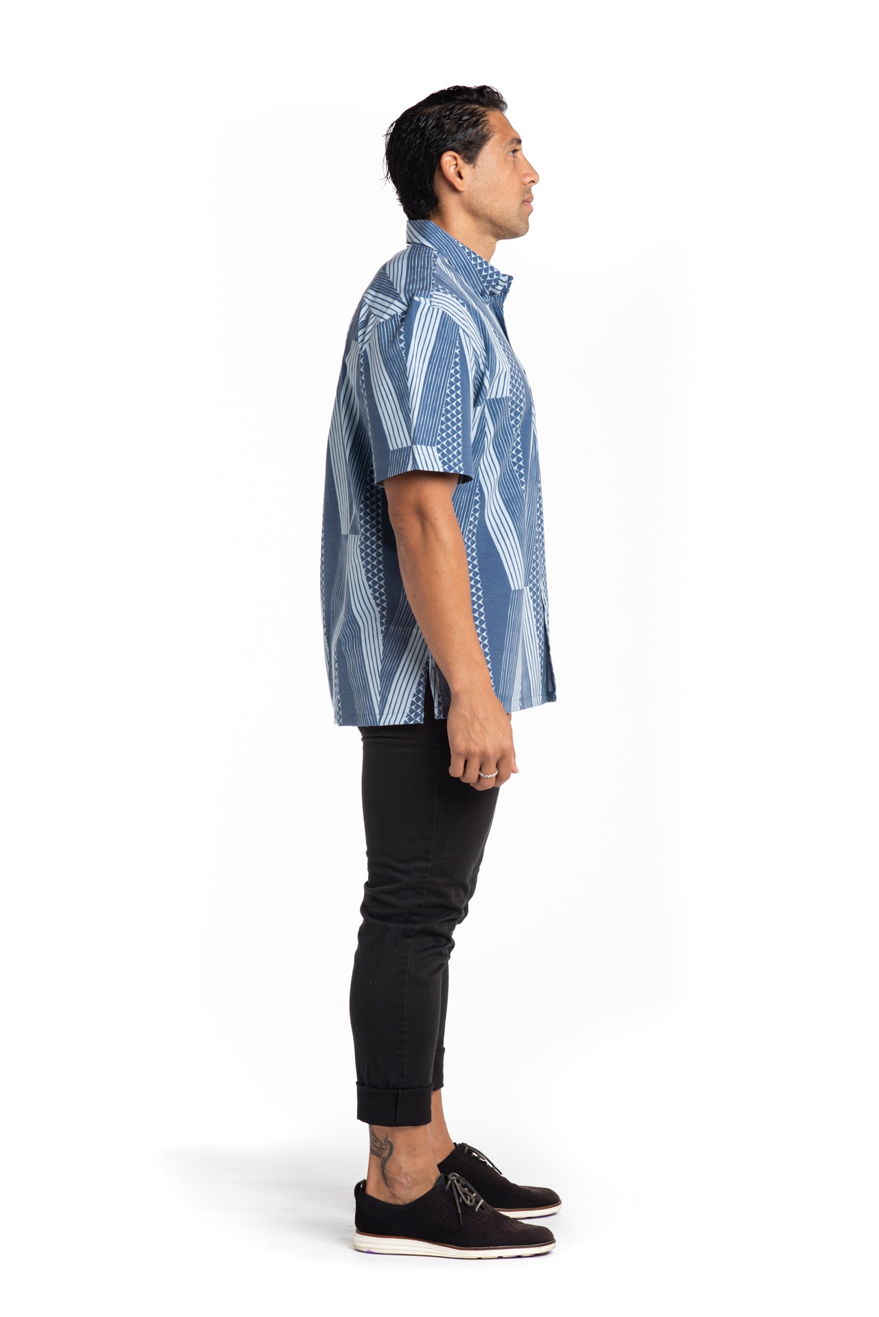 Male model wearing Mahalo Nui Shirt - Side View