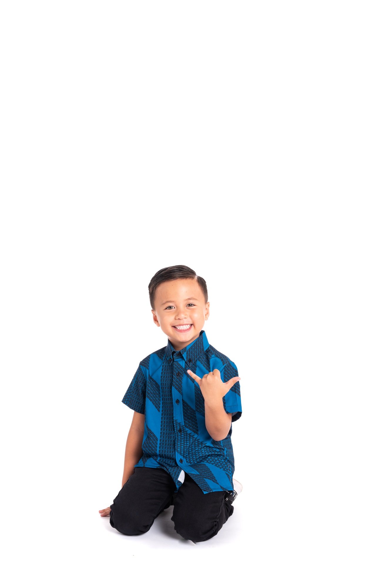 Boy wearing Keiki Mahalo Shirt in Kamehameha