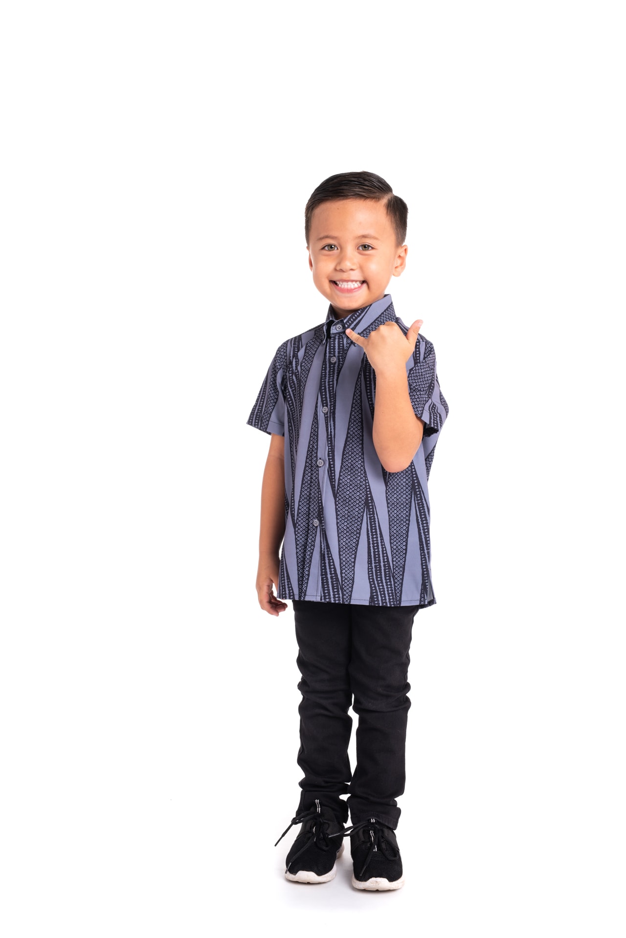 Boy wearing Keiki Mahalo Shirt in Kialoa Grey