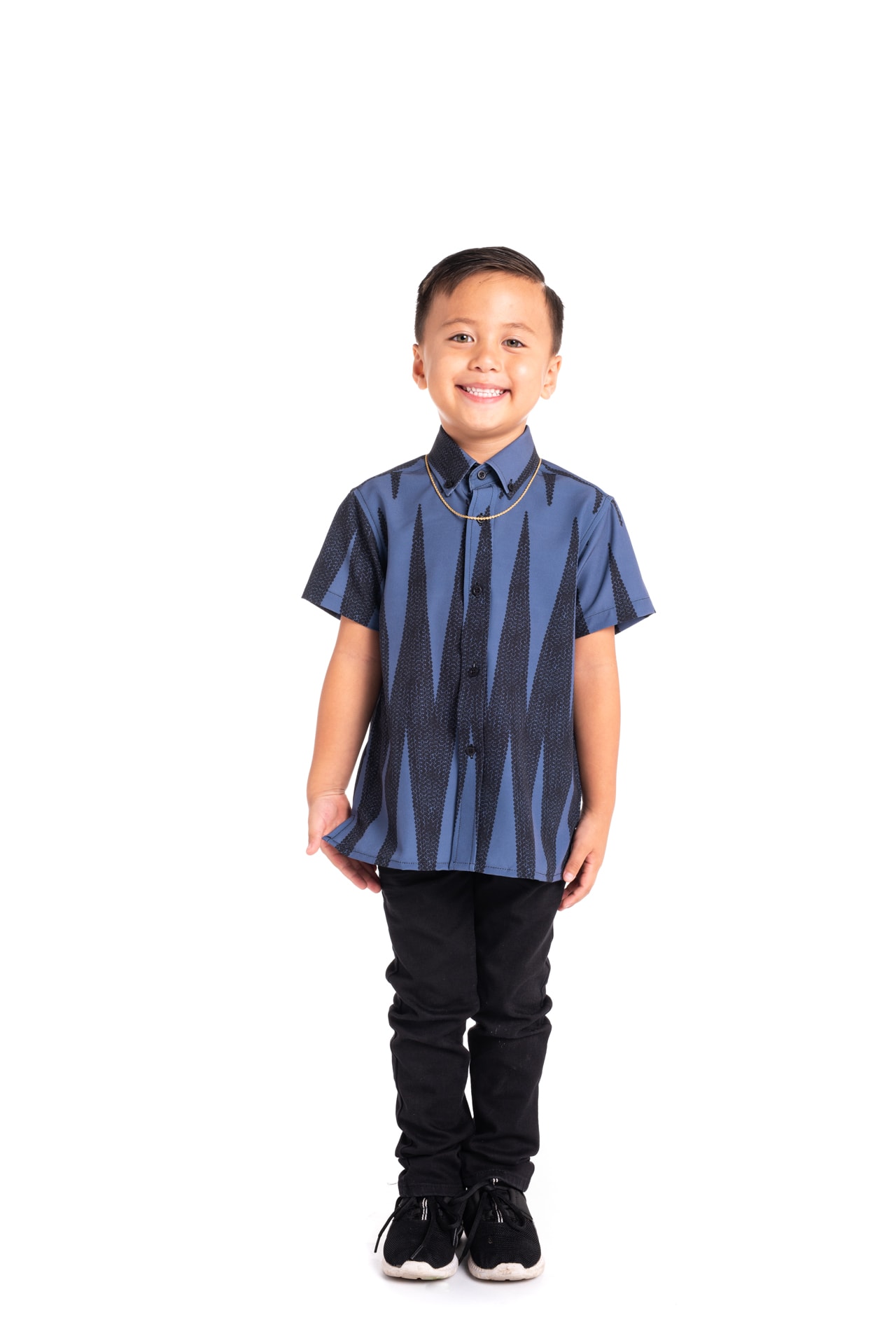 Boy wearing KEIKI MAHALO SHIRT S-S in kialoa folkstone grey