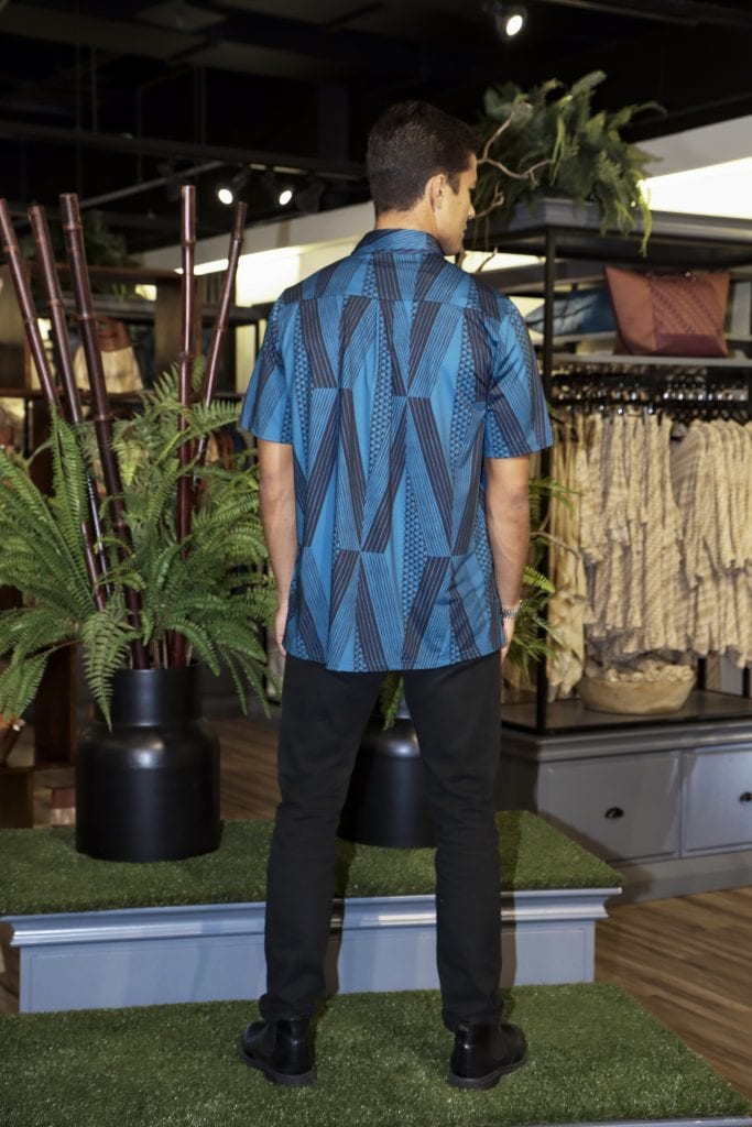 Male model wearing Golf Aloha Button in Blue Sapphire Black Kanaloa Pattern - Back View