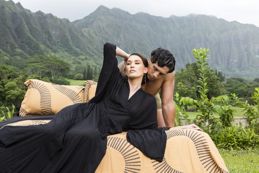Two models on Manaola Duvet Queen Set
