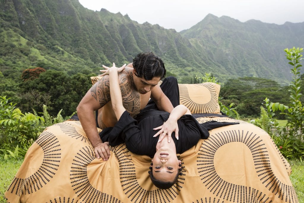 Two models on Manaola Duvet Queen Set