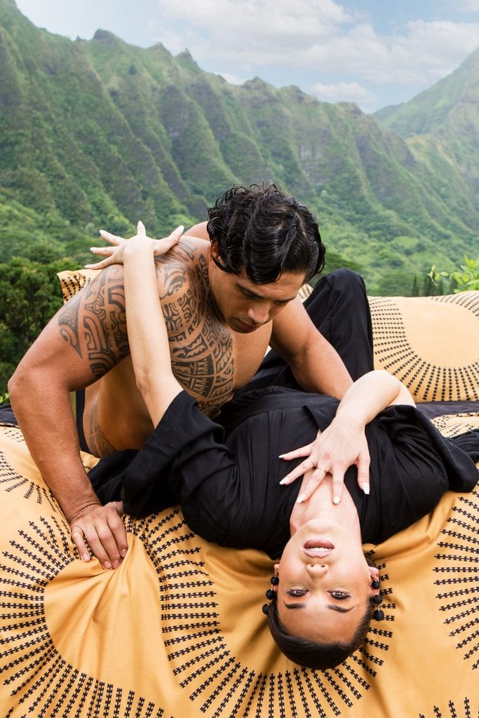 Two models on Manaola Duvet Queen Set