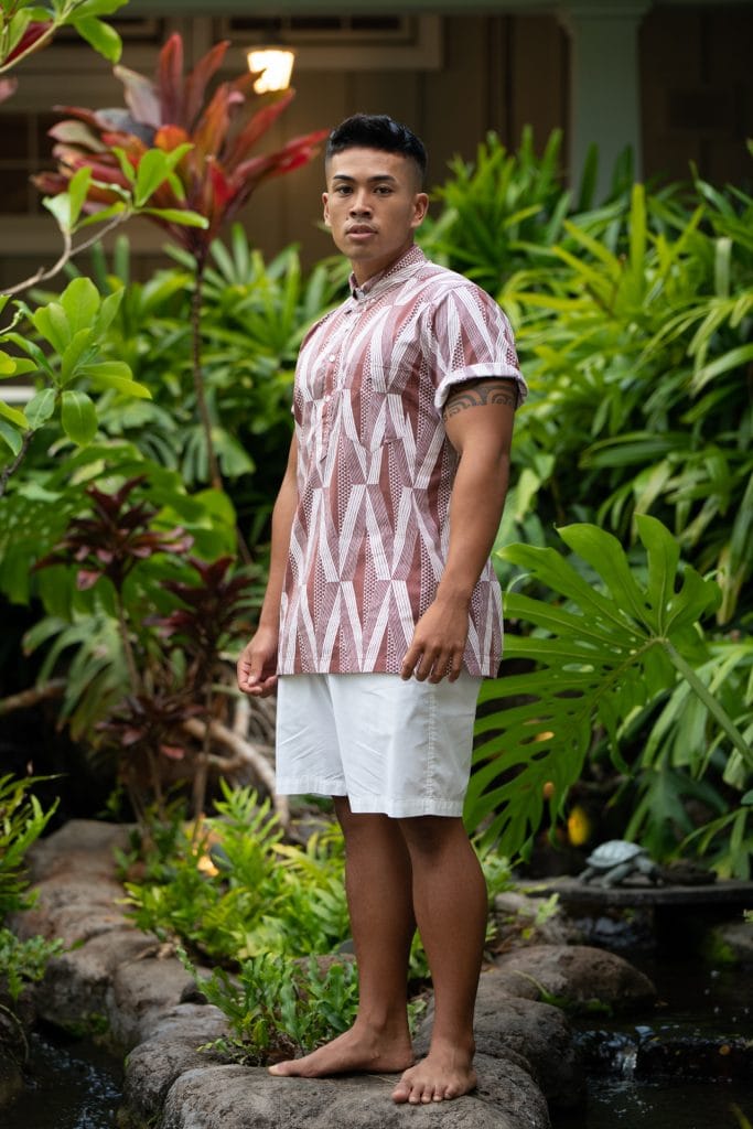 Male Model wearing Aloha Shirt Pullover in Fired Brick-White Kanaloa Pattern