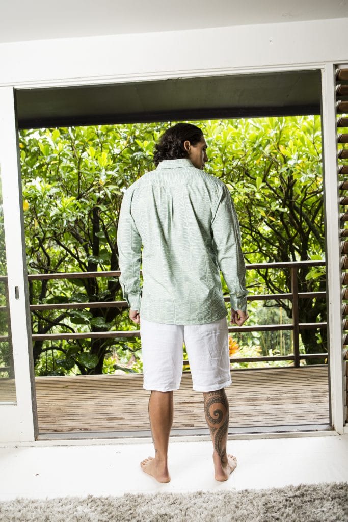 Male Model wearing Mahalo Shirt in Lily Pad Margarita Kupukupu Pattern Back View