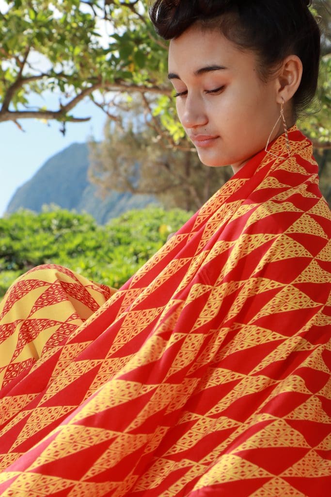 Female Model wearing a Pareo in a Mauna Pattern