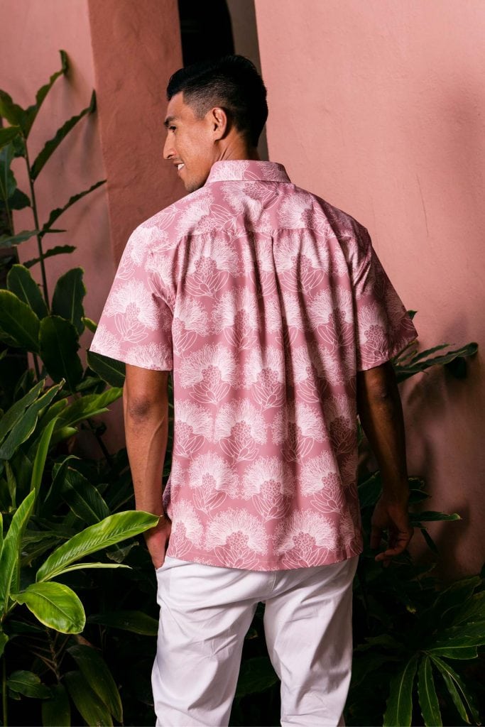 Male Model wearing Mahalo Shirt S-S in an Kalihilehua Pattern and Fired Brick-White - Back View