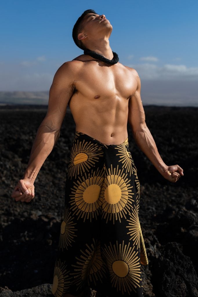 Male model wearing a pareo in Black Kanehoalani - Front View