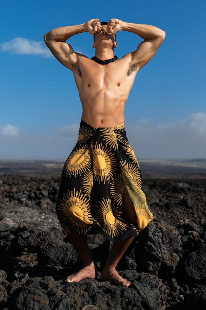 Male model wearing a pareo in Black Kanehoalani - Front View
