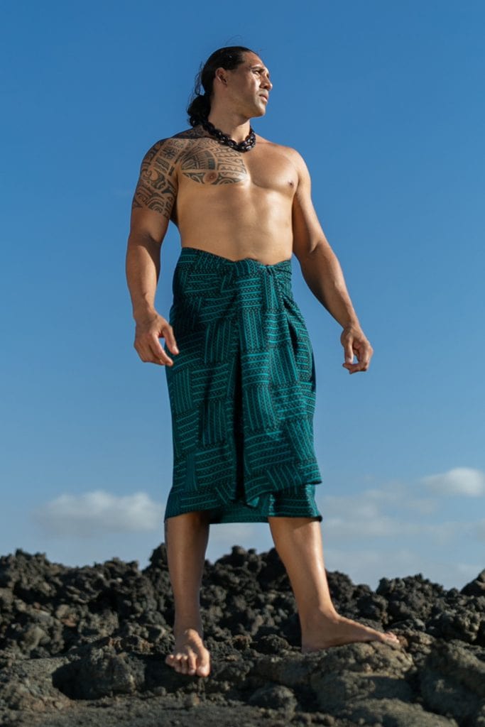 Male model wearing Large Ulana Pareo in Black/Teal - Front View