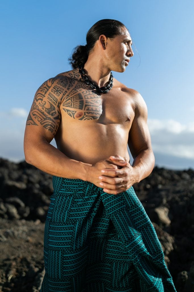 Male model wearing Large Ulana Pareo in Black/Teal - Front View