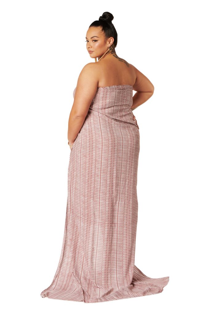 Female model wearing a Pareo in Kapa print and Fired Brick/White Color - Back View