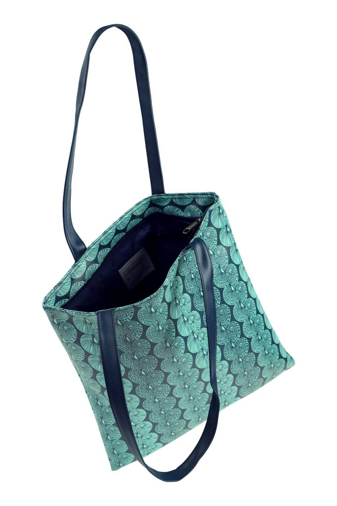 Puke Tote in a Lei Kupee Print and Blue Tint/Real Teal Color