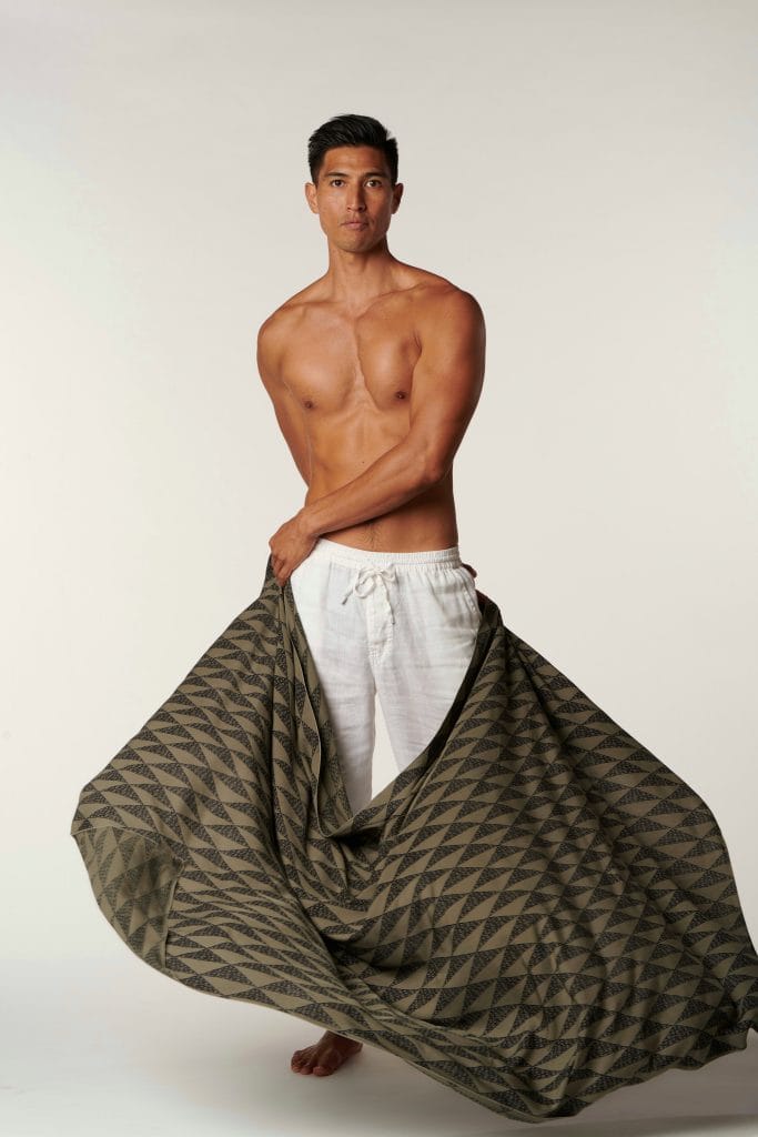 Male model with a pareo in Mauna Print - Front View